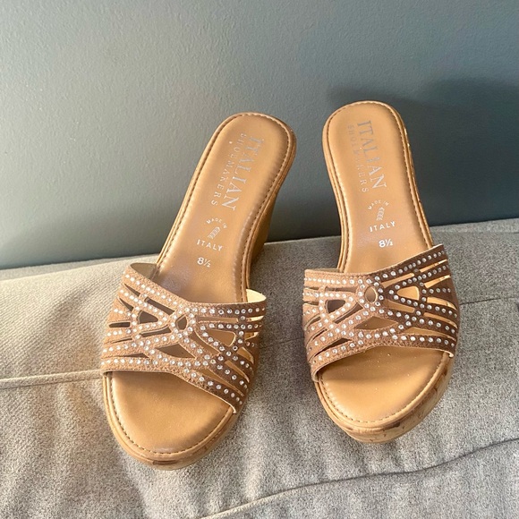 Italian Shoemakers Drk Tan Sandals. Cork heel Beautiful! Like new So Comfortable - Picture 2 of 5